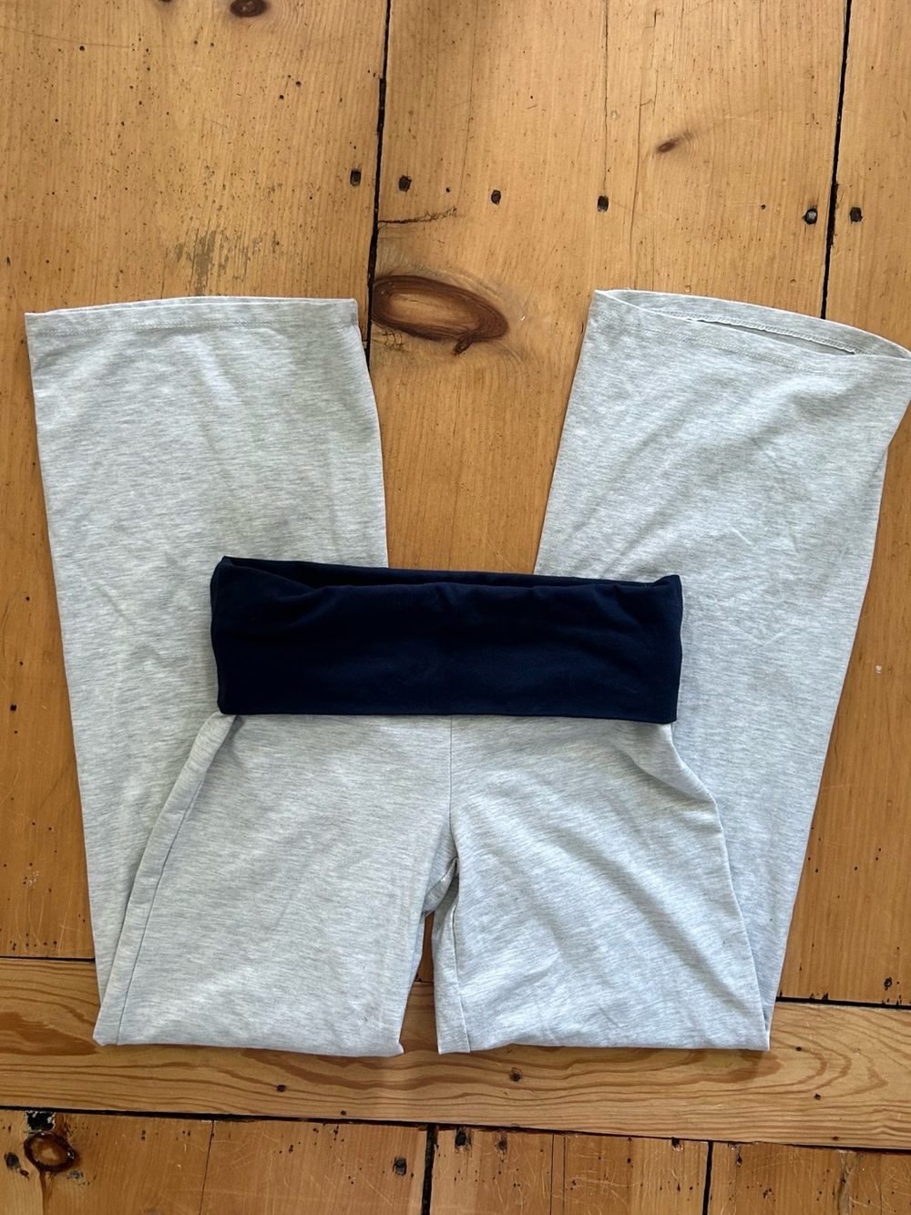 Y2K Fold-Over Waist Yoga Pants - Light Gray with Navy Waistband